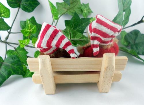 Preview: Lebkuchenwichtel sitzend mit Holzbank Preview: Lebkuchenwichtel sitzend mit Holzbank