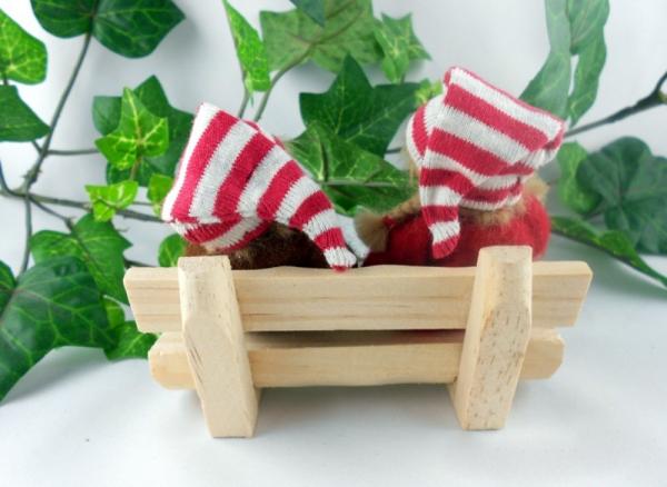 Lebkuchenwichtel sitzend mit Holzbank Lebkuchenwichtel sitzend mit Holzbank