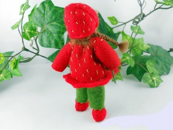 Erdbeere, Mädchen Blumenkind Jahreszeitentisch Erdbeere, Mädchen Blumenkind Jahreszeitentisch