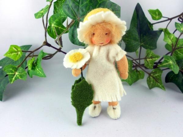 Blumenkind Jahreszeitentisch Frühling Gänseblümchen Blumenkind Jahreszeitentisch Frühling Gänseblümchen