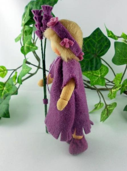 Lavendel - Mädchen Blumenkind Jahreszeitentisch Lavendel - Mädchen Blumenkind Jahreszeitentisch