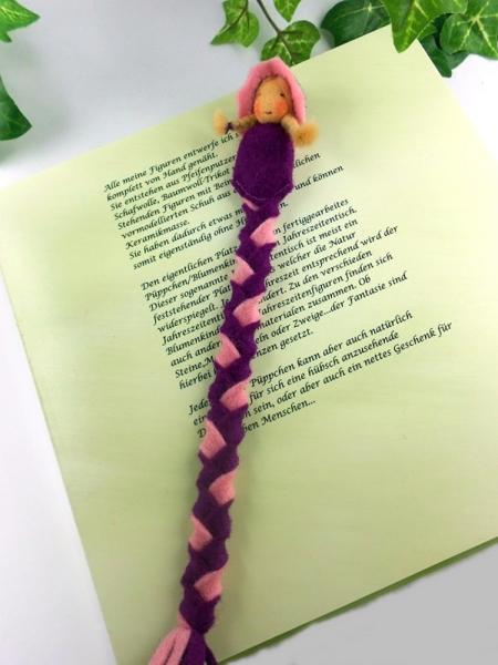 Lesezeichen-Wichtel mit Blütenmütze, violett/rosa Lesezeichen-Wichtel mit Blütenmütze, violett/rosa