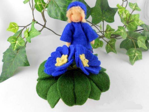 Blumenkind Jahreszeitentisch Frühling Osterglocke Primel blau Blumenkind Jahreszeitentisch Frühling Osterglocke Primel blau